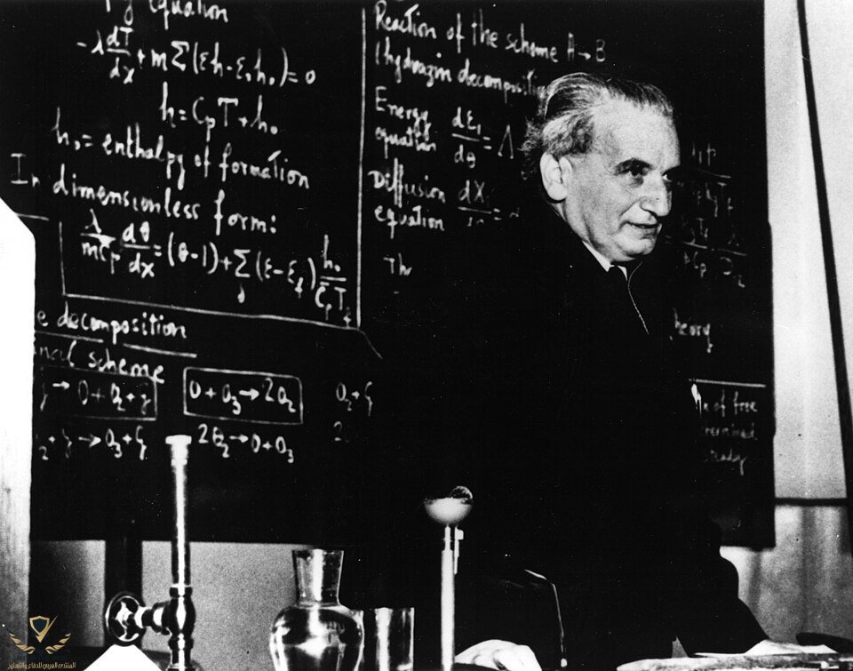 Theodore_von_Karman_-_GPN-2000-001500.jpg