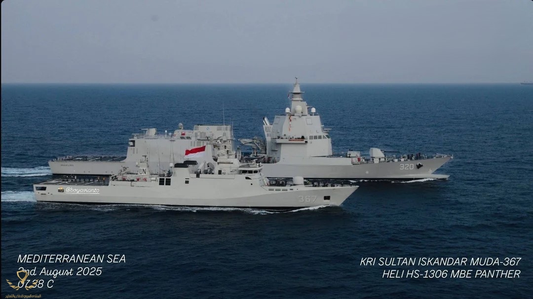 kri-sultan-iskandar-muda-367-dan-kri-brawijaya-320-di-laut-v0-2awy032l8mgf1.jpg