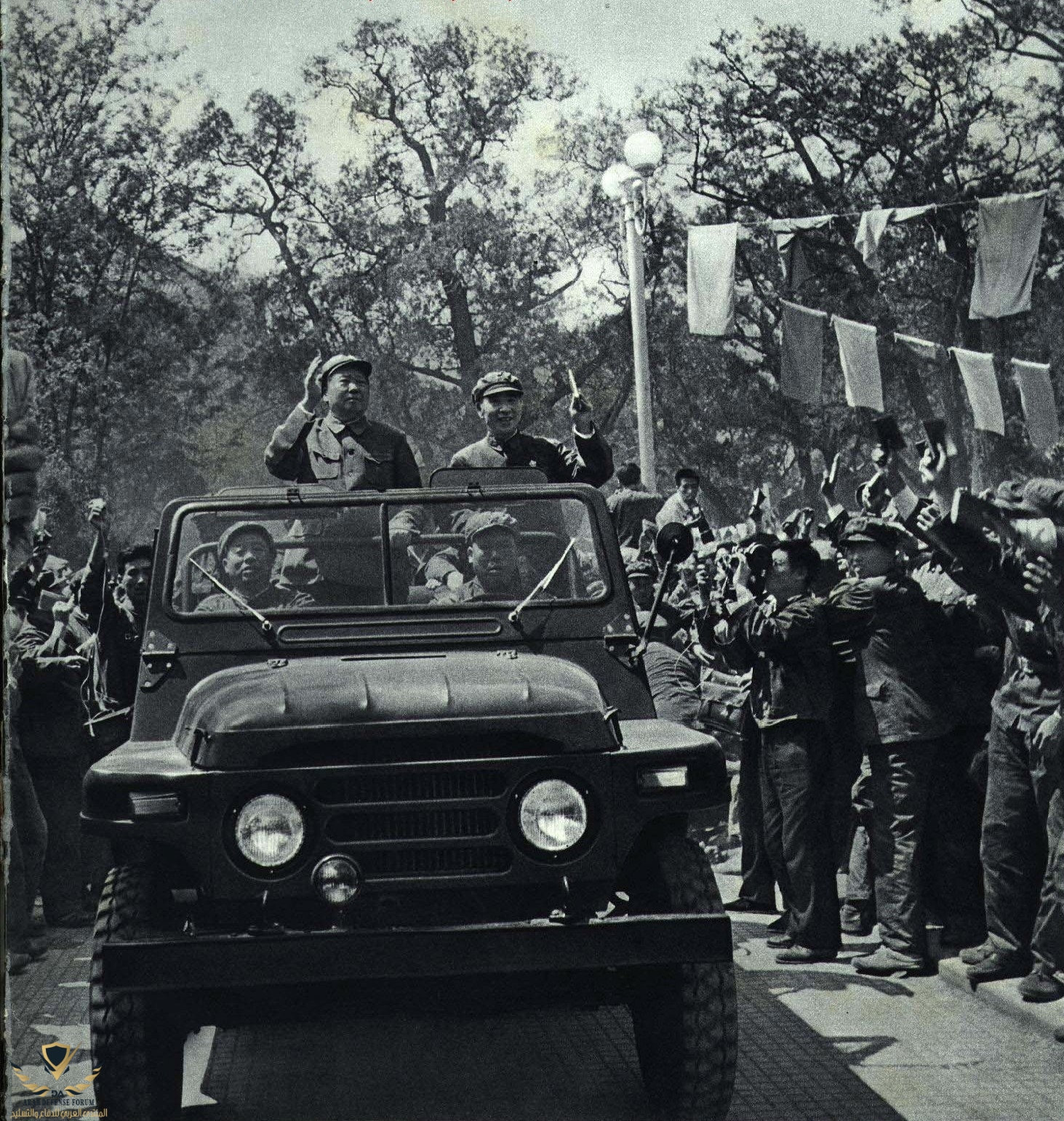 1967-06_1967年5月毛泽东林彪出席五一劳动节庆祝.jpg