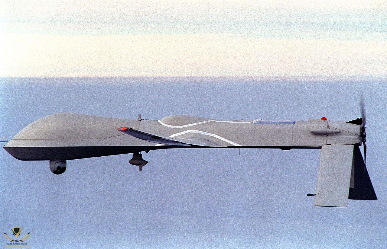 RQ-1_Predator_in_flight_near_USS_Carl_Vinson_(CVN-70)_951205-N-3149J-006.jpg