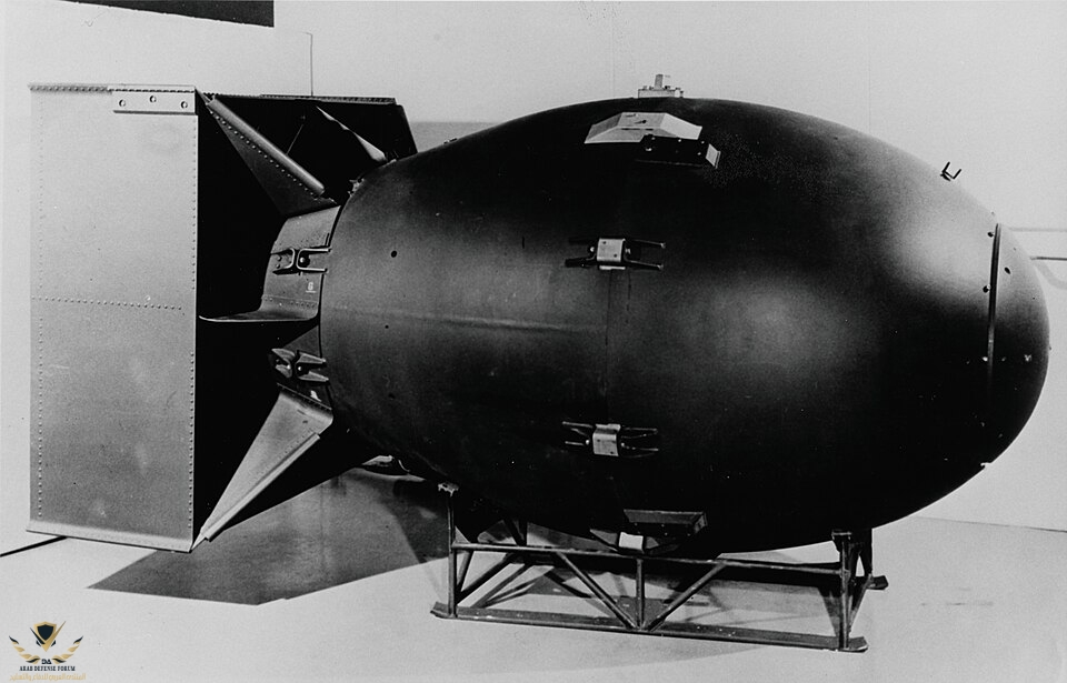 Fat_Man_(replica_of_nuclear_bomb).jpg