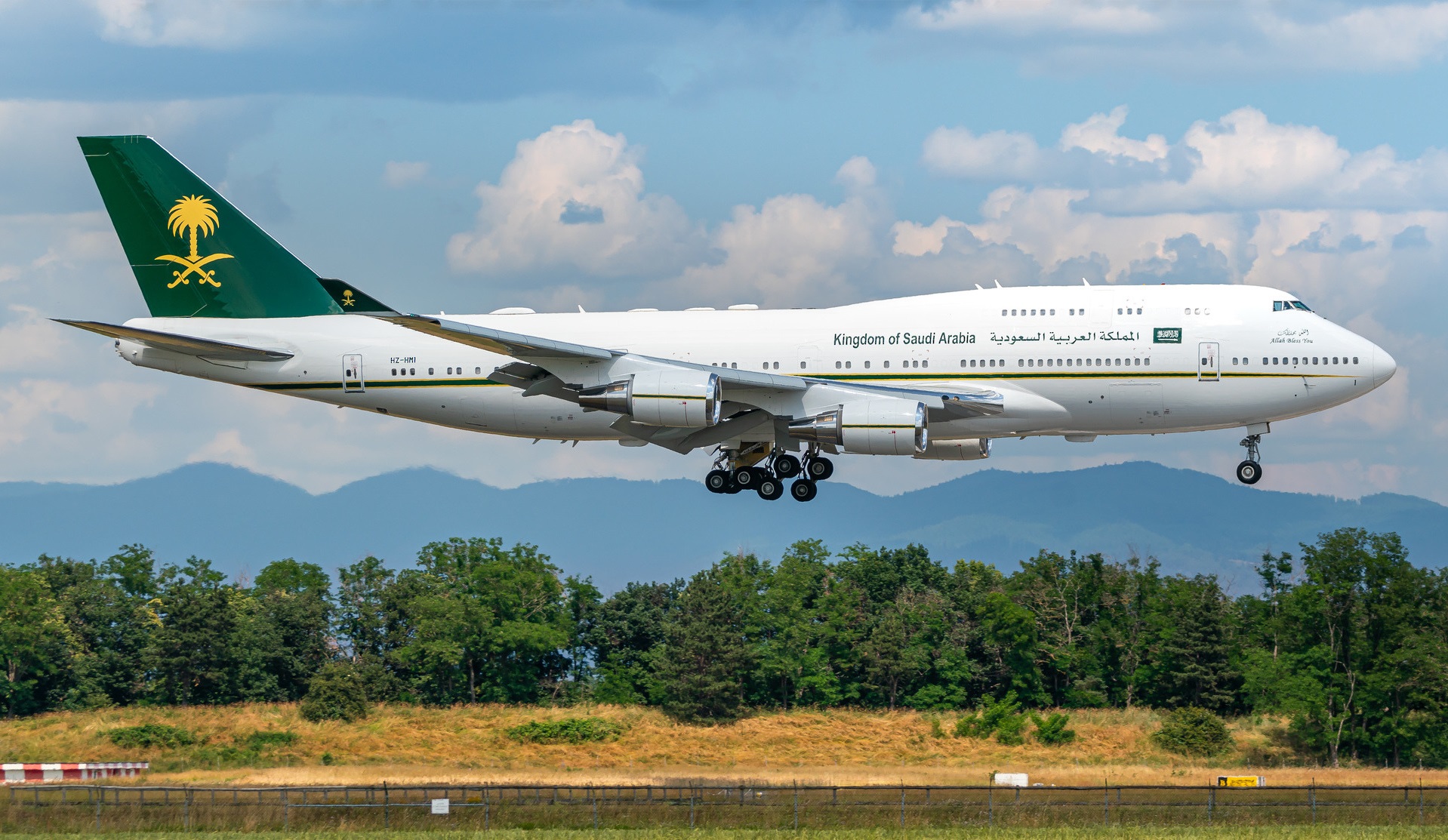 hz-hm1-saudi-arabian-government-boeing-747-468_PlanespottersNet_1460458_98dfe42eda_o.jpg