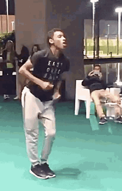 felix-auger-aliassime-victory-dance.gif