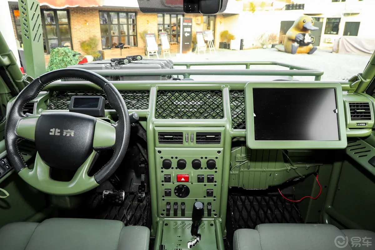 w1200_m82_yichecar_20251130812448553677065246.jpg.webp