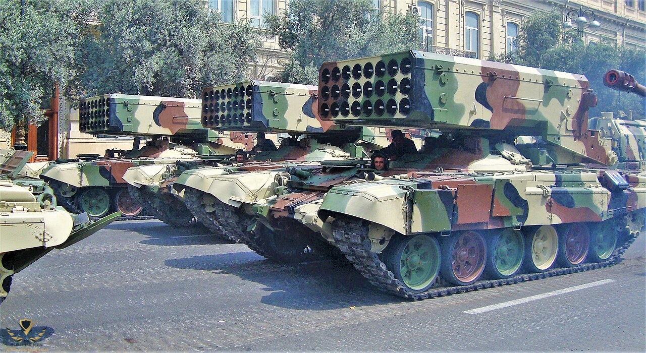 Azeri_TOS-1,_parade_in_Baku,_2013.JPG