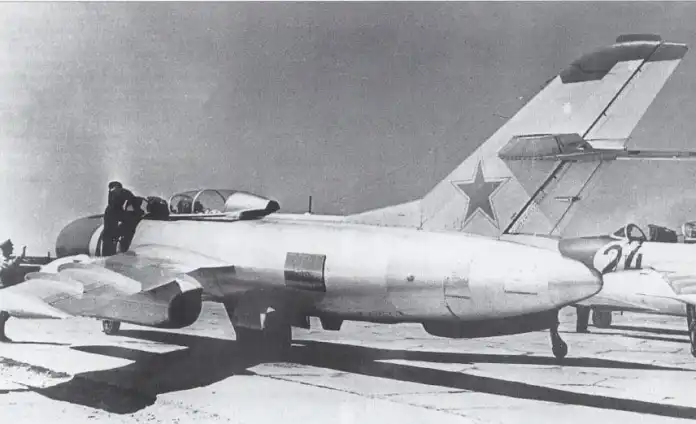 Yak-25M_01.webp