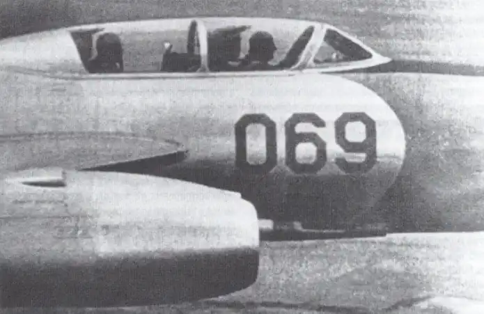 Yak-25-Pasada-PArada-Dia-de-MAyo-1955_02.webp