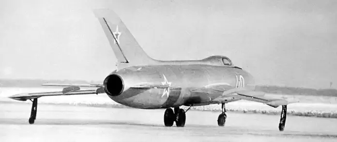 Yak-140_01.webp