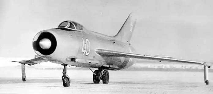 Yak-140_04.webp