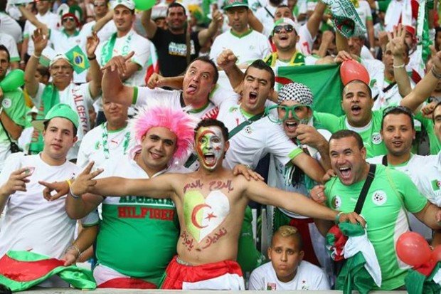 large-الجماهير-الجزائرية-تخطف-قلوب-البرازيليين-وقميص-المنتخب-مطلوب-بقوة-33469.jpg