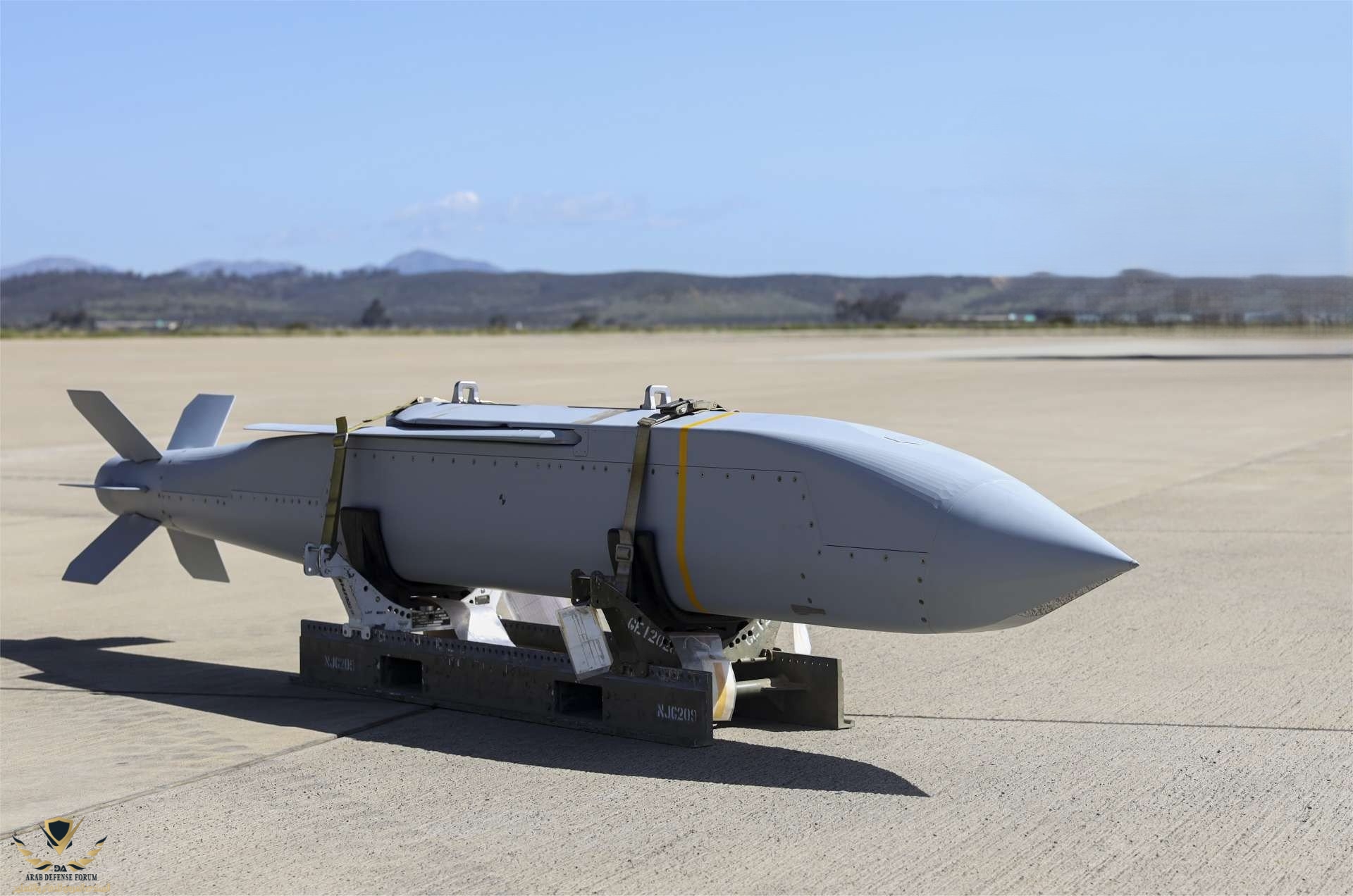 AGM-154_JSOW_Joint_Standoff_Weapon_Glide_Bomb_United_States_1920_01.jpg