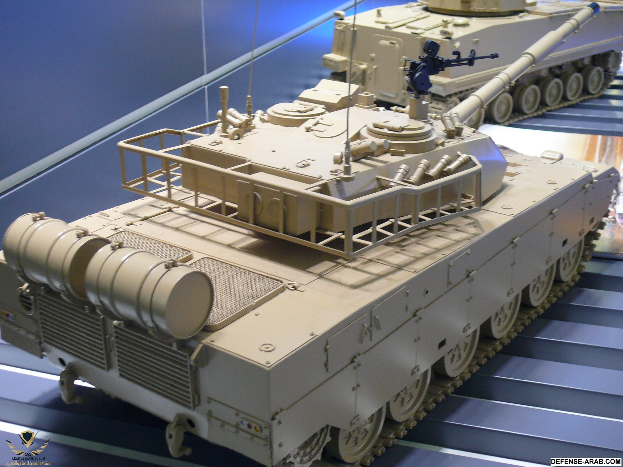 mbt_3000_mkt_eurosatory_2012_arriere_droit.JPG