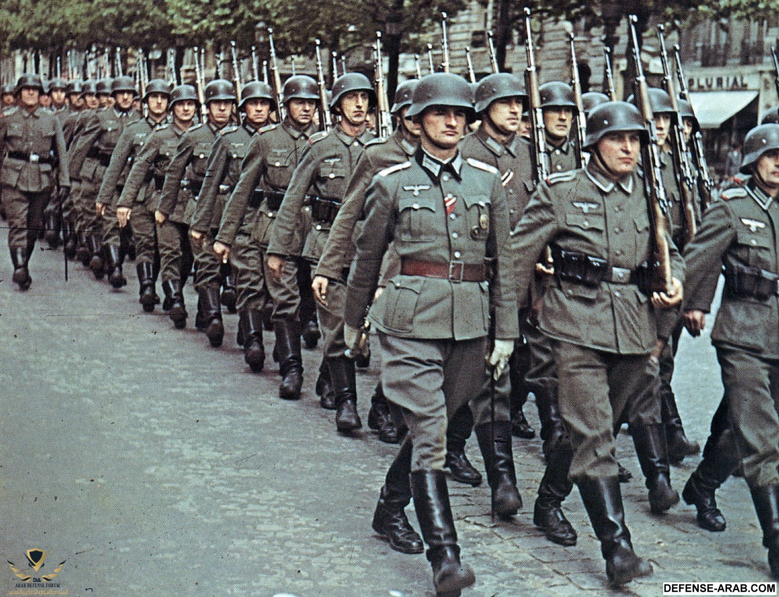 A_column_of_German_forces_in_Paris.jpg