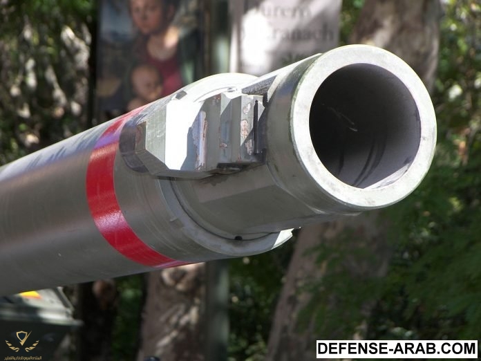 1200px-Rheinmetall_120_mm_gun-Leoaprd_2E-696x522.jpg