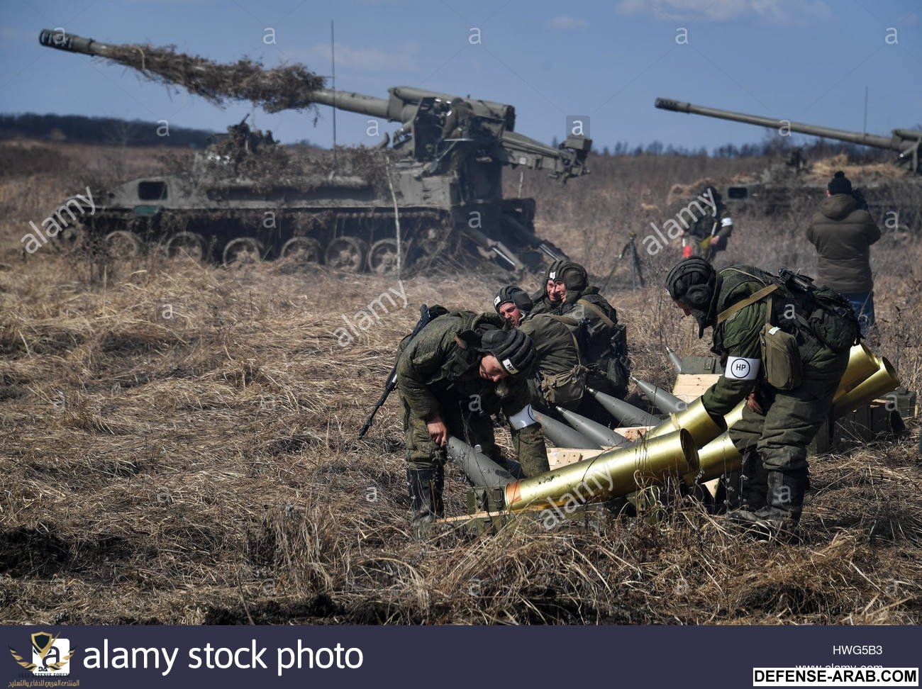 primorye-territory-russia-21st-mar-2017-servicemen-carry-projectiles-HWG5B3.jpg