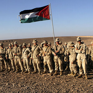 القوات الخاصة الاردنية تجبر قوات المارينز الأمريكية على رفع العلم الأردني