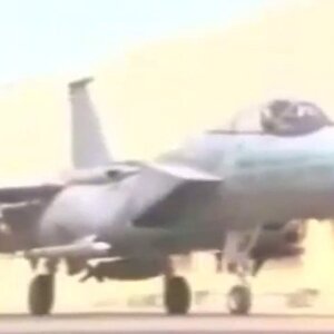صورة نادرة جداً لطائرة F-15C محملة بقنابل MARK