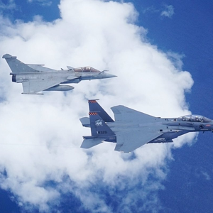 F-15SG مع Rafale M في تمرين مشترك