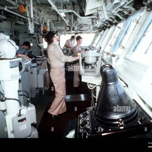 interior-view-of-the-bridge-on-the-amphibious-assault-ship-uss-nassau-lha-4-country-atlantic-o...jpg