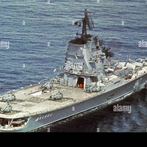 1982-a-starboard-quarter-view-of-the-soviet-helicopter-cruiser-moskva-underway-2BEX4FJ.jpg