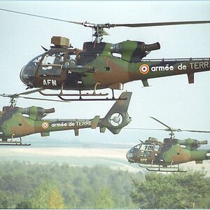 SA342_Gazelle_light_multi-role_combat_helicopter_France_French_Air_Force_aviation_defence_indu...jpg