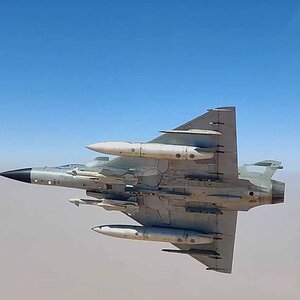 أحدث-ظهور-رسمي-لمقاتلات-ميراج-2000-المصرية-مسلحة-بقنابل-الطارق-الإماراتية-1.jpg