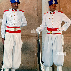 garde-royale-au-palais-des-rois-de-rabat-au-maroc-rabat-ebjtjm.jpg