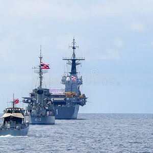 chonburi-thailand-november-htms-chakri-naruebet-htms-pinklao-pcf-sail-straight-formation-king-...jpg