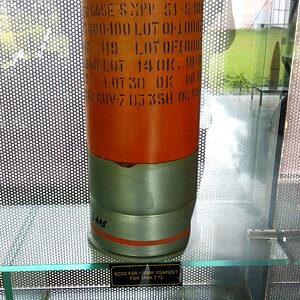 Charge_of_125mm_T-72_Tank_shell._(49203953097).jpg
