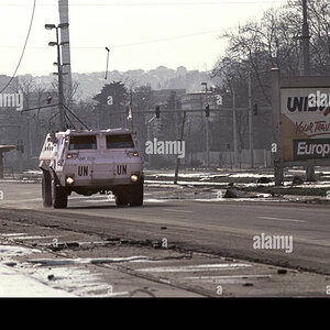 2-avril-1993-pendant-le-siege-de-sarajevo-un-egyptien-fahd-apc-armoured-personnel-carrier-entr...jpg