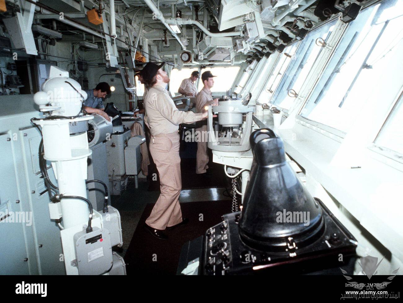 interior-view-of-the-bridge-on-the-amphibious-assault-ship-uss-nassau-lha-4-country-atlantic-o...jpg