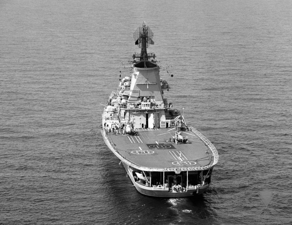a-stern-view-of-the-soviet-moskva-class-helicopter-cruiser-leningrad-underway-77d5c3-1024.jpg