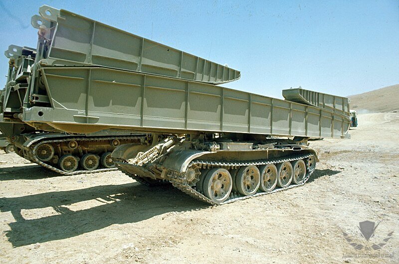 800px-Israeli_Armoured_Bridgelayer_on_T-54_T-55_Chassis_During_Yom_Kippur_War.jpg