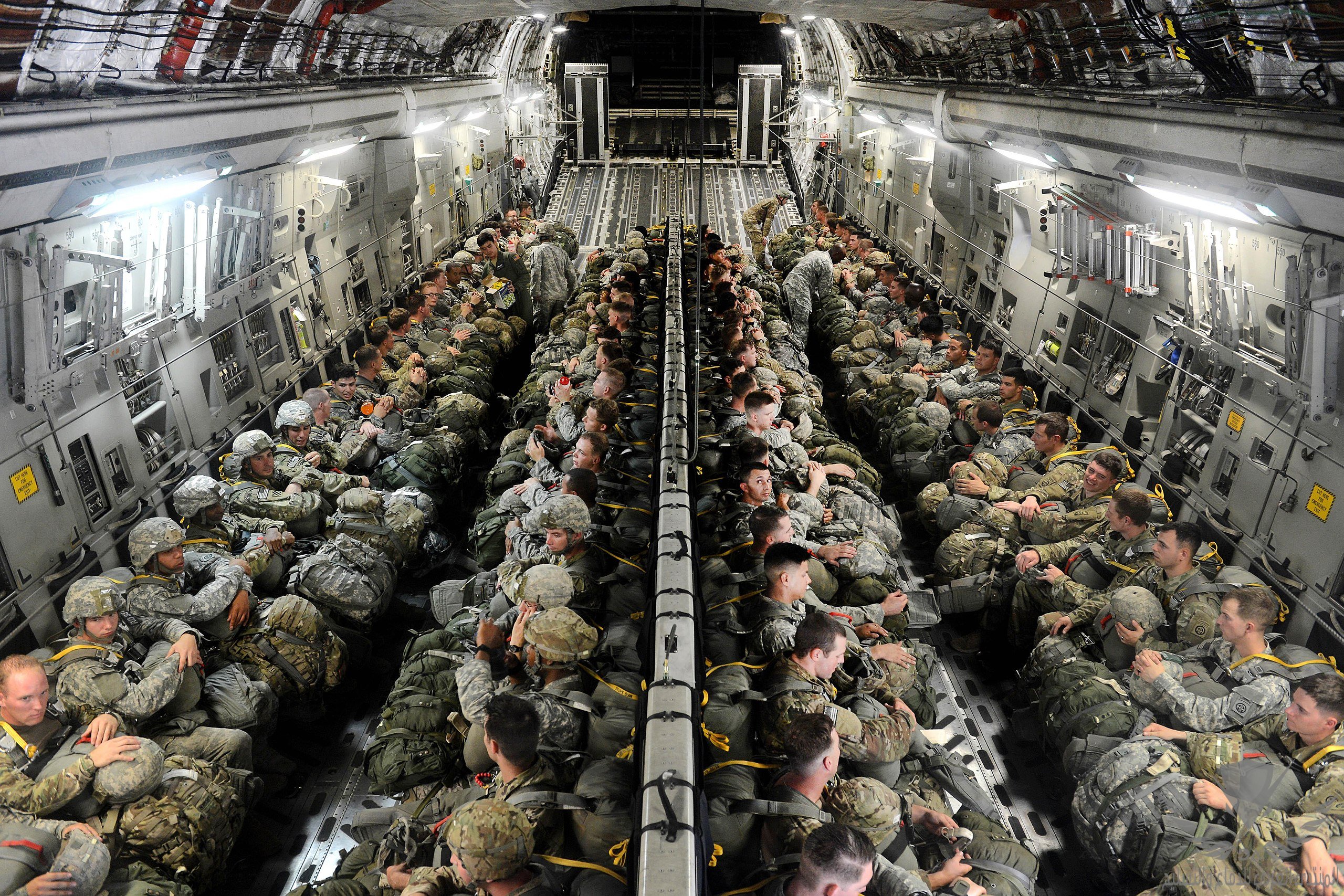 2560px-Paratroopers_sit_inside_a_C17_Globemaster_III_aircraft.jpeg