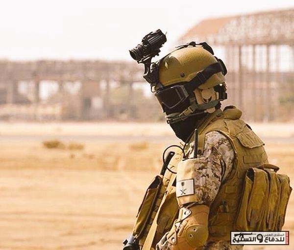 فرد من أفراد القوات الخاصة في مطار عدن