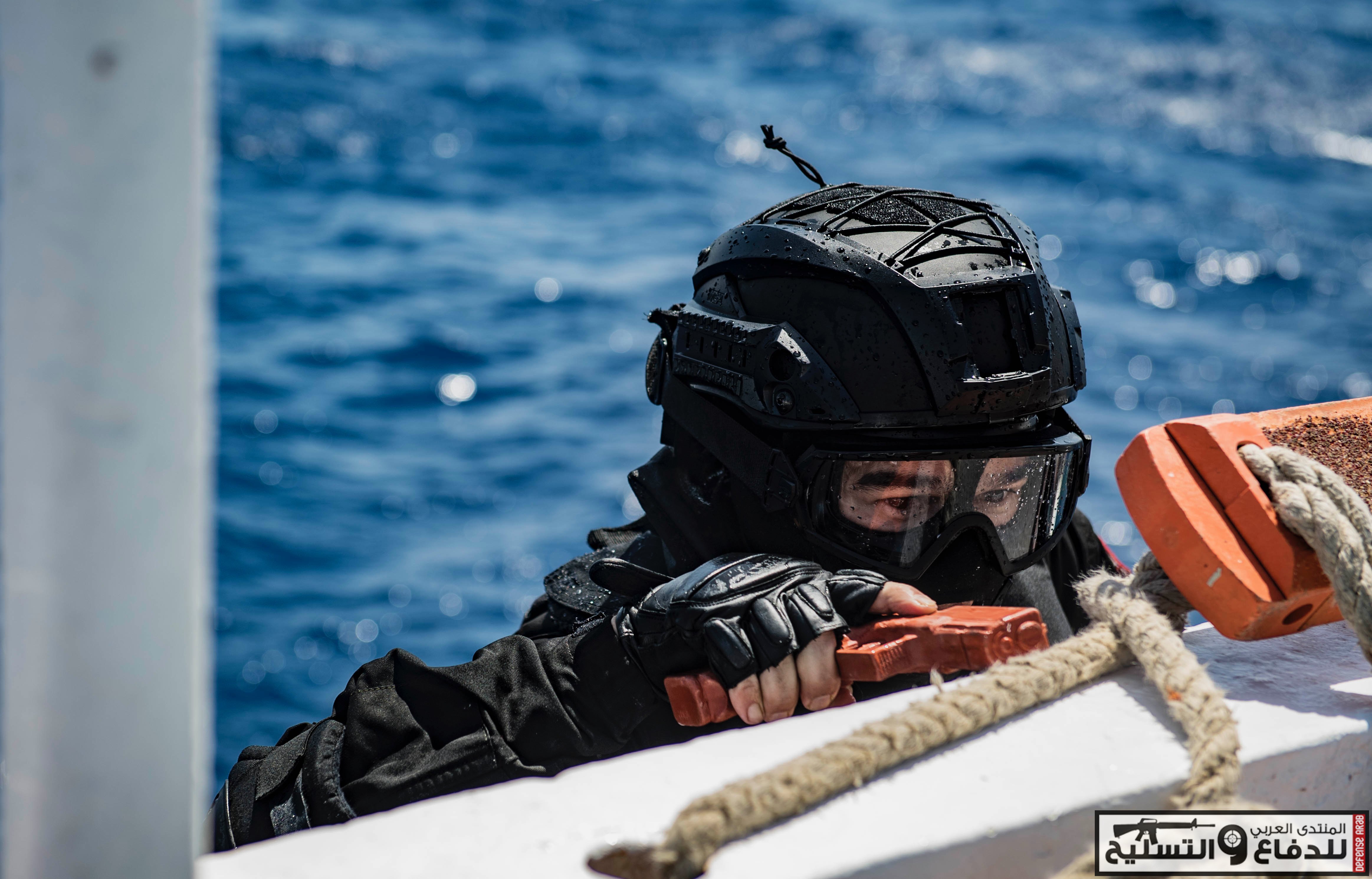 فرد من وحدة التدخل GIMR الخاصة للبحرية الملكية المغربية