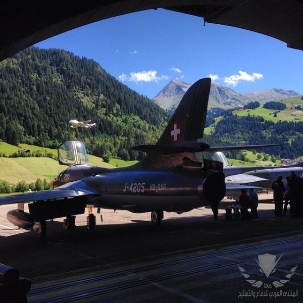Hawker-Hunter-St.-Stephan.jpg