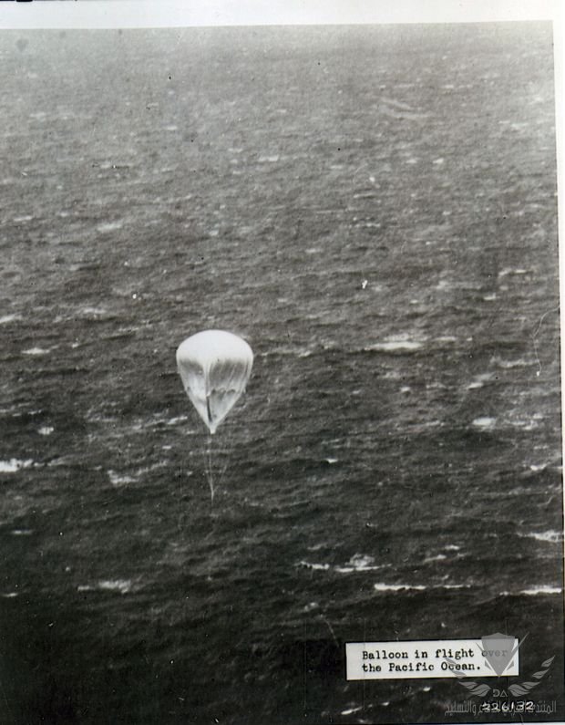 Balloon_over_Ocean_NARA.jpg