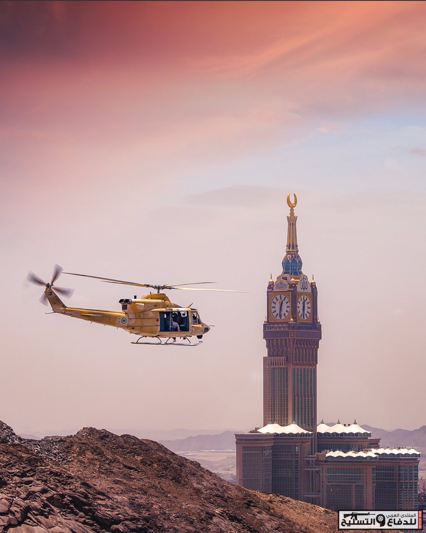 Bell 412 بجانب برج الساعة في مكة المكرمة SAF