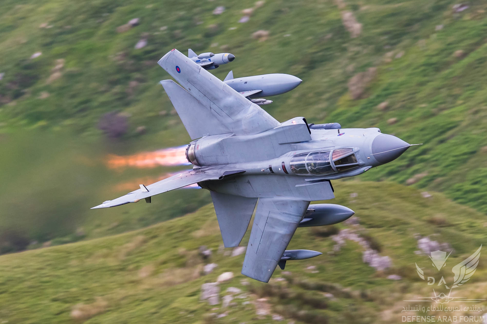 Tornado GR.4 (ZA606 '069') at 550 mph in 'combat mode.jpg