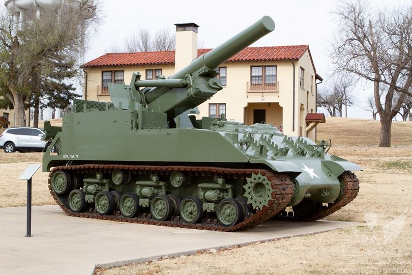 m43-howitzer-motor-carriage_2.jpg