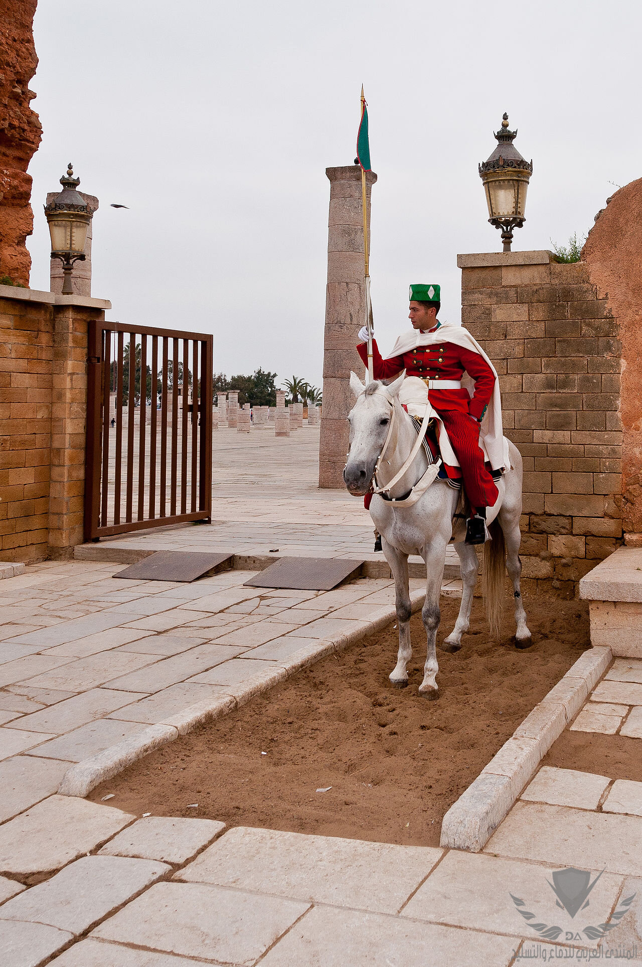 1280px-A_Royal_Moroccan_Guard_mounted_on_a_horse_at_the_Mausoleum_of_Mohammed_V_in_Rabat.jpg