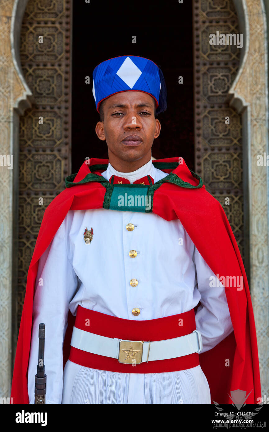 maroc-rabat-garde-royale-au-mausolee-mohamed-v-cna8t1.jpg