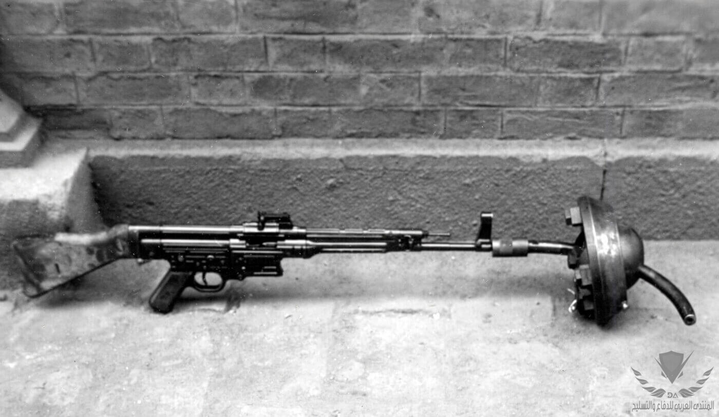 article-nazi-secret-weapon-krummlauf-stg44-9.jpg