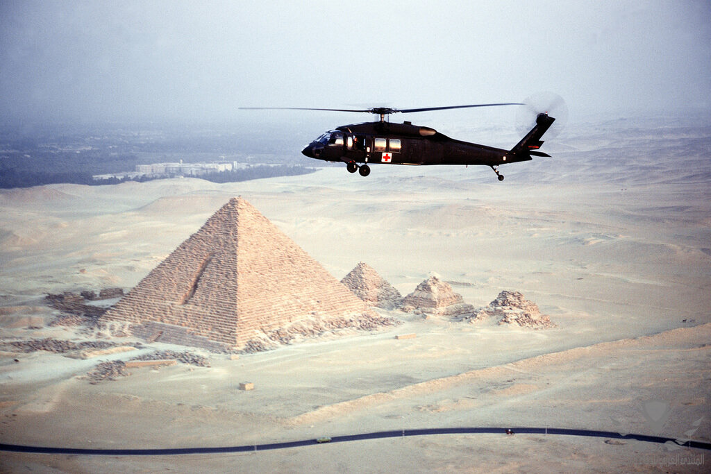 us-army-uh-60-black-hawk-blackhawk-helicopter-flies-over-one-of-the-great-pyramids-76e051-1024.jpg