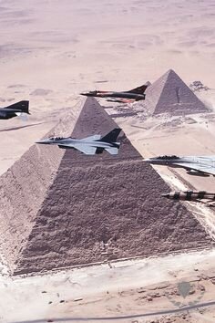 bdb8ab14c312ba98280ff8210dde1fa2--pyramids-egypt-the-pyramids.jpg