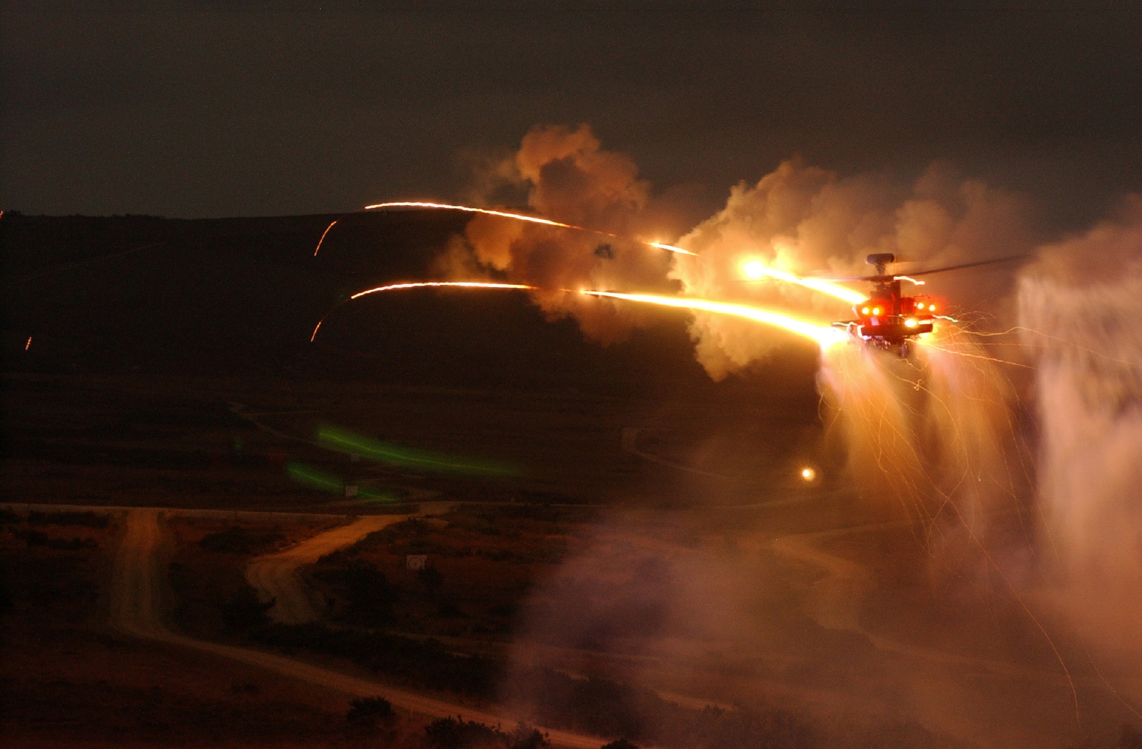 Apache 64D longbow fire.jpg