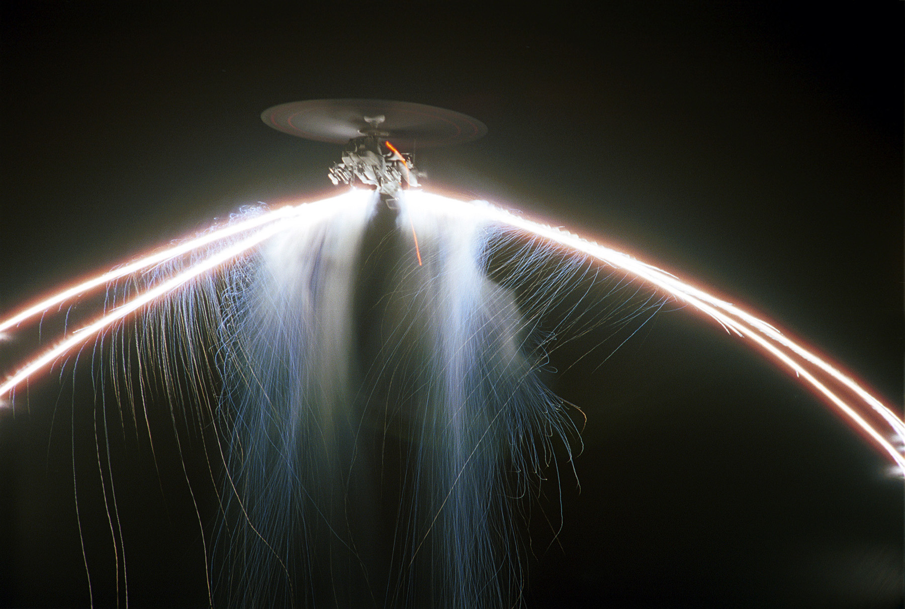 Apache 64D longbow flare.jpg