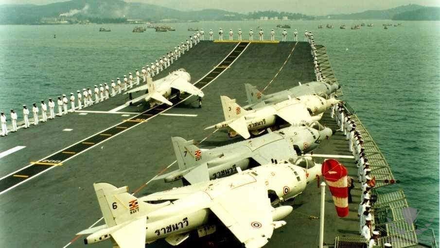 royal-thai-navy-av-8s-matador-vstol-fighter-on-htms-cvh-911-chakri-naruebet-harrier-carrier.jpg