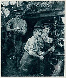 220px-Illustrated_War_News,_Dec._23,_1914,_page_38,_right_side_-_British_Gunners_in_Action_at_...jpg